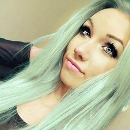 bonita,divertida,amigavel,comfiante,nao sou interecera,rica,patricinha,mimada,nao sou isnobi,popular!;)