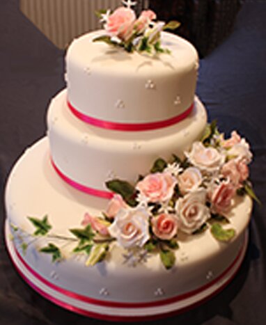 BakingWithStyle's profile picture. Exclusive Cakes and Sugar Flowers for any Occasion. Winner of #GoldenMixer, #womaninbizhour  and #purplebiz