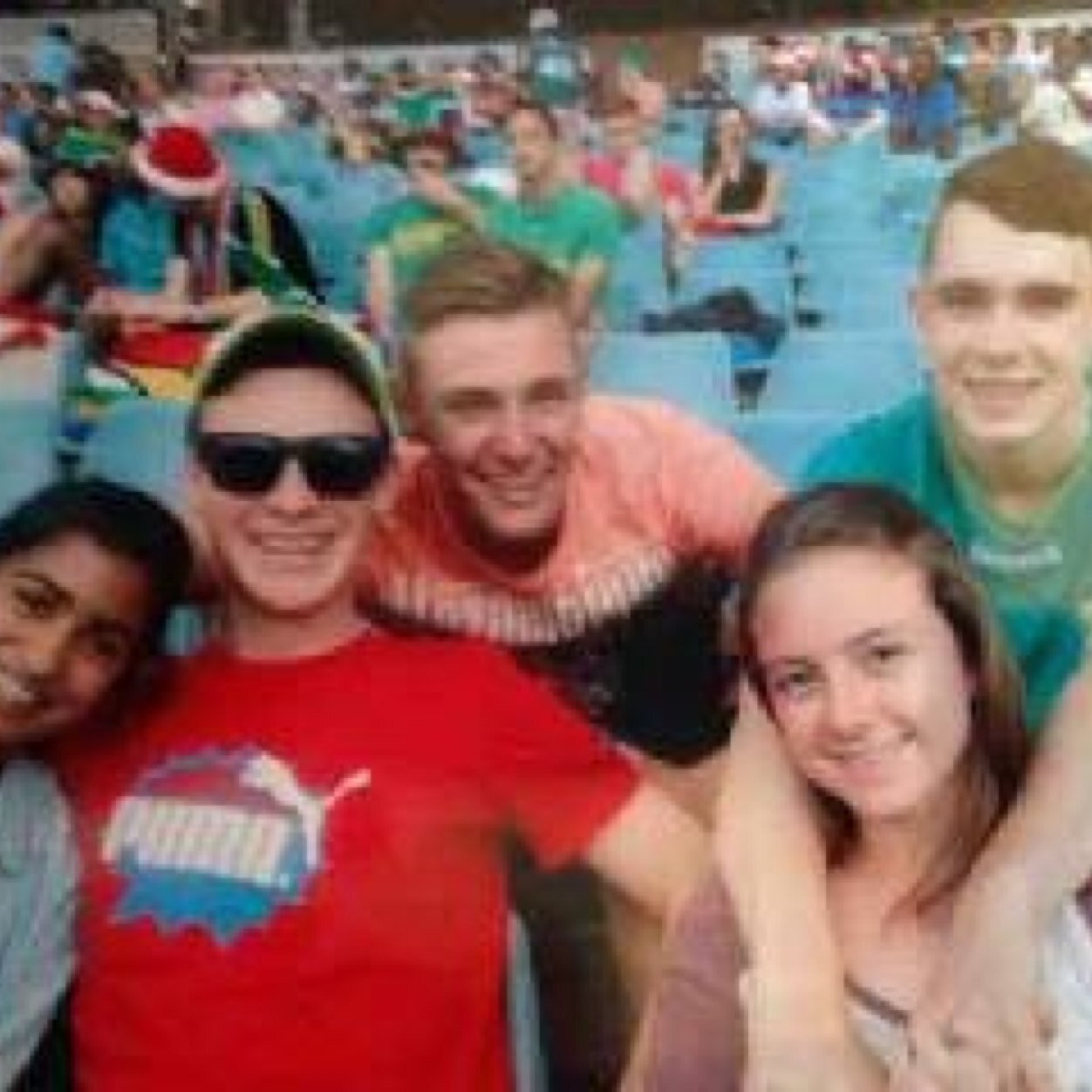 Sport crazy guy who loves his family and friends :) Easy going and always looking to make people smile :) Proudly South African and happy as can be:D