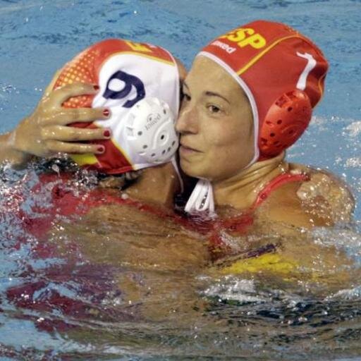 Enfermos del balón amarillo // VIVIMOS EN EL AGUA. CLORO ENTRE LAS VENAS. 
¡WATERPOLO ESPAÑA! 
Siguenos y te seguiremos de vuelta.