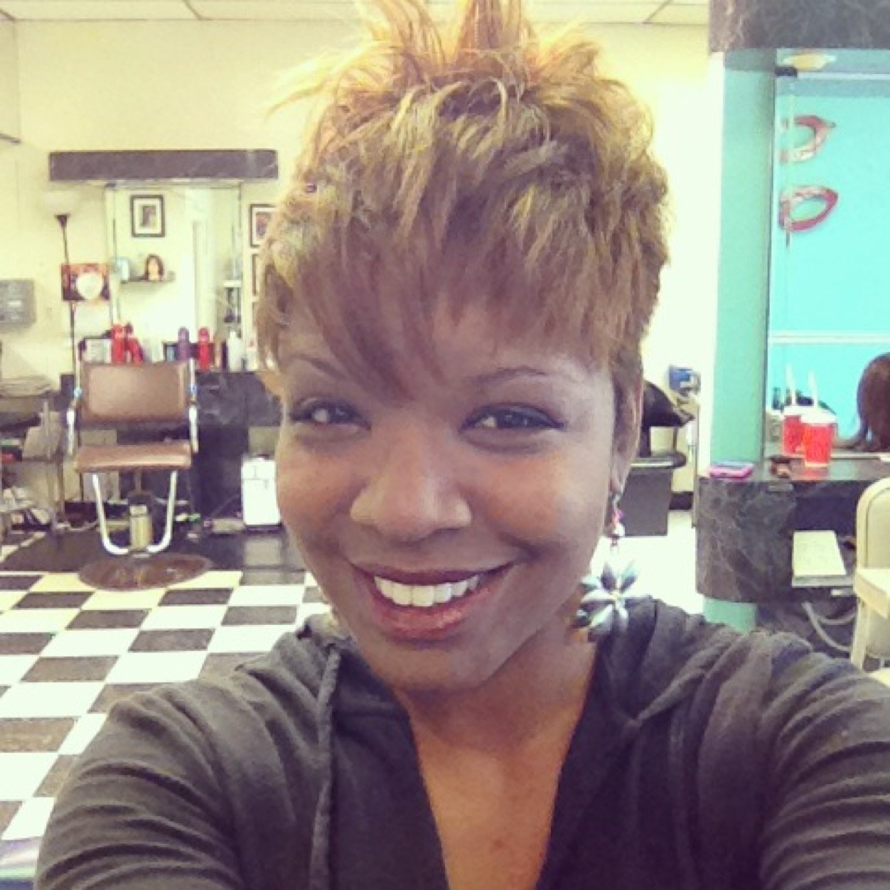 DboWife's profile picture. Woman of God, Mother, Hairstylist, Independent Beauty Consultant. if you don't know; now you know!!