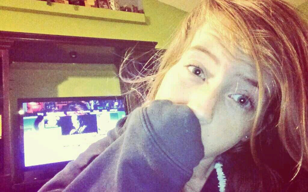·Youtube Junkey· ·1,000 Followers+· ·1,000Followers Is My Goal· ·My Real Name Is A Secret· ·But You Should Follow Me· ·I Use Twitter Just To Edit Picture's· (: