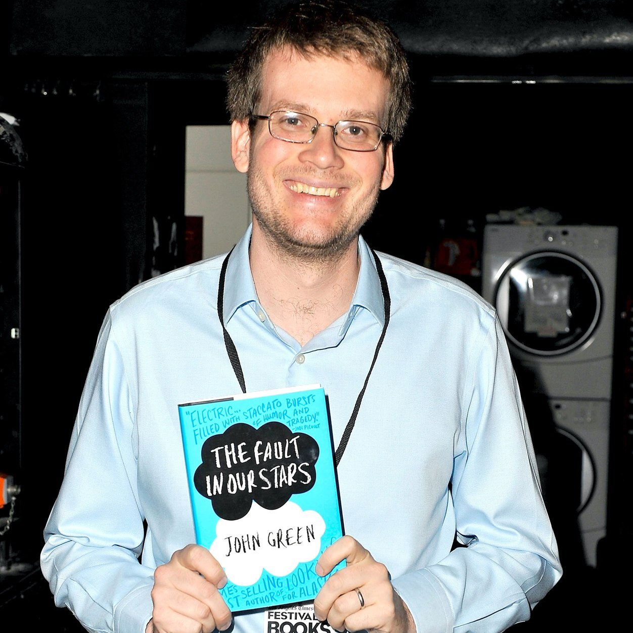 Primera cuenta española dedicada a @realjohngreen escritor de libros como Paper Towns,Buscando Alaska y el ya famoso libro Bajo la misma estrella.