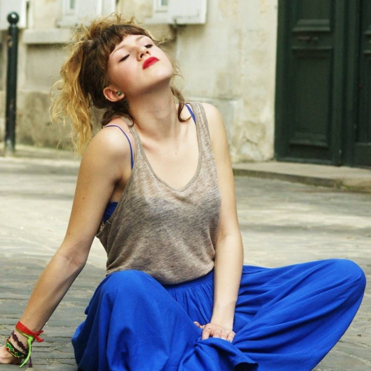 OfficielCloe's profile picture. #TeamCloé Jeune chanteuse de 17 ans, talent de the Voice saison 3, trop bruyante, trop énergique, mais artiste avant tout, et pour vous servir :)