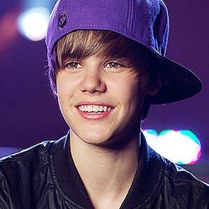 I want Justin Bieber to Follow me :(