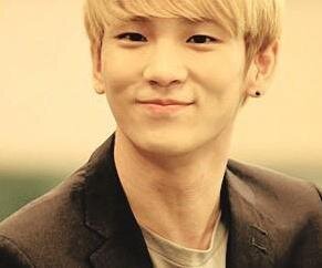 ''Nossa que japonês lindo''   então ainda bem que você sabe e ele é coreano ,  RALA SUA MANDADA tira esses olhos da minha diva , o Key é meu  -bq