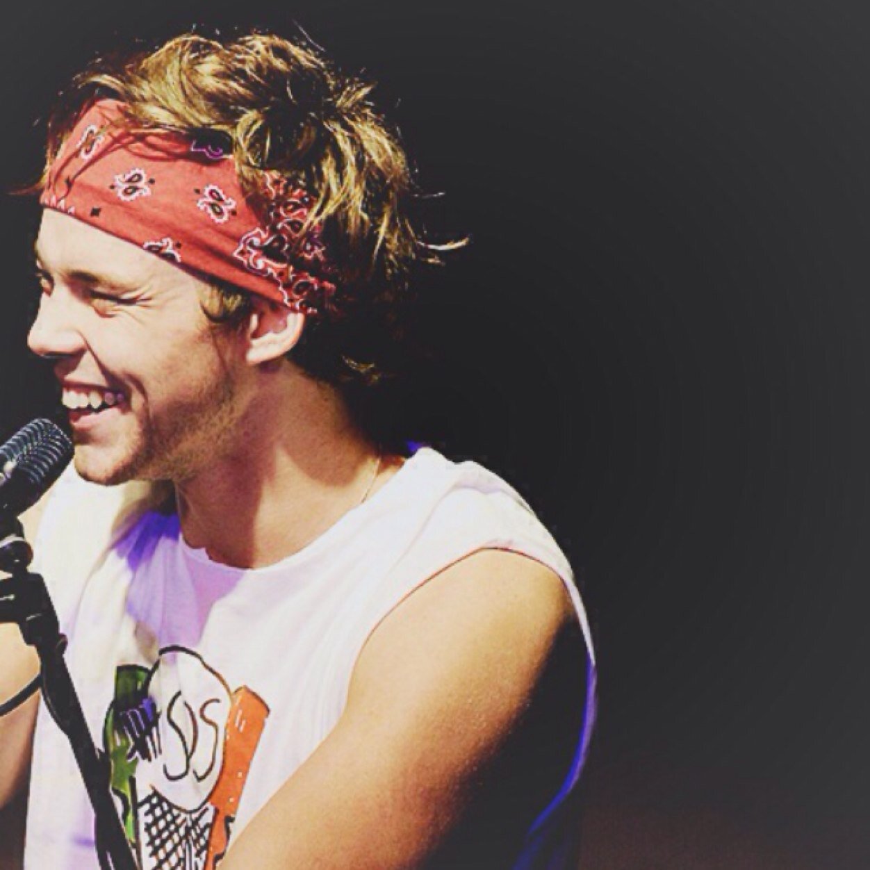 uhave2win's profile picture. There are three words that I've been trying to say to you.. Niall ate the rest of my bio while I was throwing breads with Peeta.
Alfie follows.