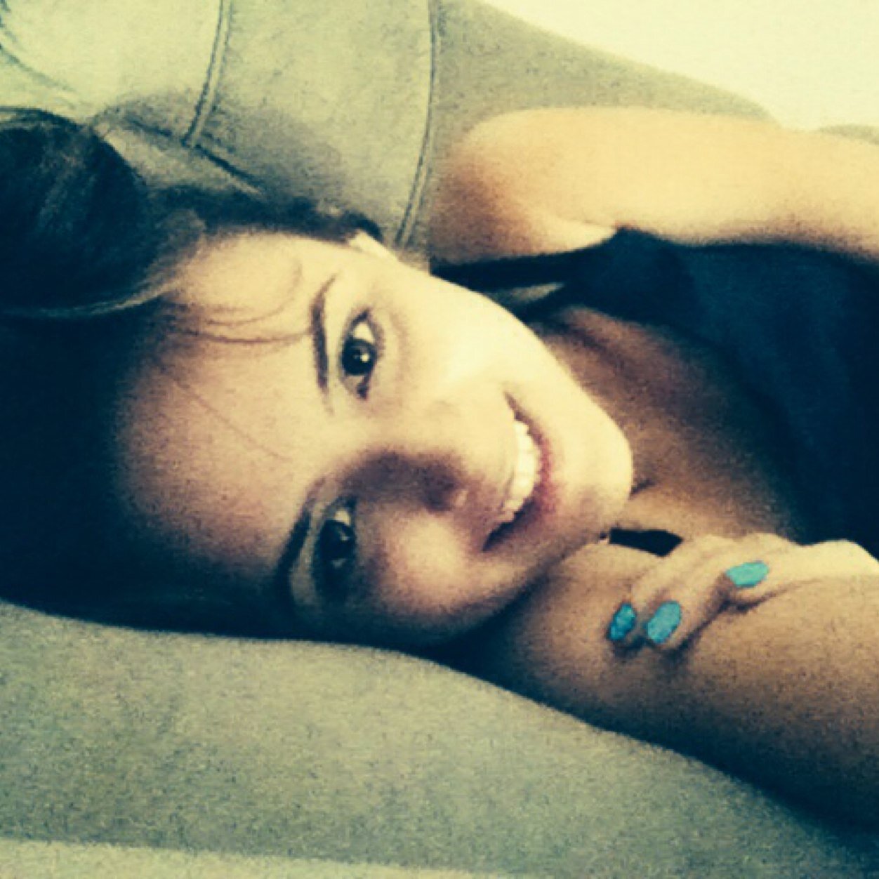 Sou sagitariana, sou amiga pra todos os momentos!! falar de mim é dificil so quem conhece para descrever (;