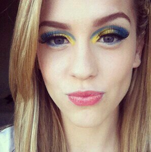 @sophiaabrahao @melfronckowiak Palavras não podem expressar o que sinto, apenas amo e amarei vcs até meu coração parar de bater. Inglesa 19 anos.