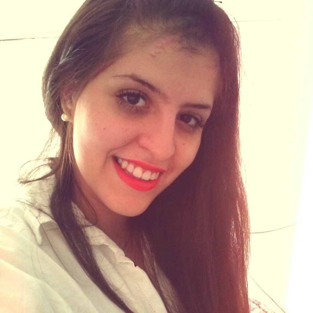 Já quis me esconder do mundo por medo, mas por coragem resolvi me reerguer sobre receios. Bravura por ser quem sou!