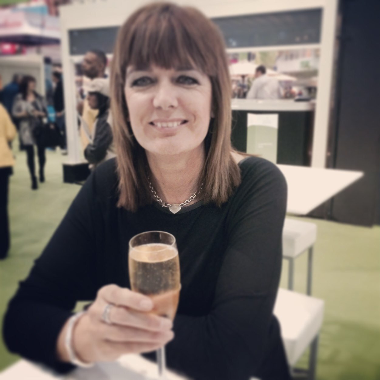 BirdTbird's profile picture. 