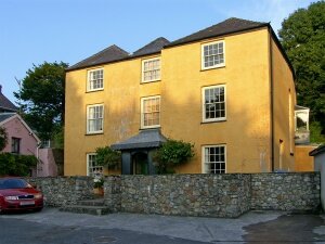 Huge 8 bedroom townhouse large holiday cottage near beach in Tenby, Pembrokeshire, sleeps 16 plus 4 infants.