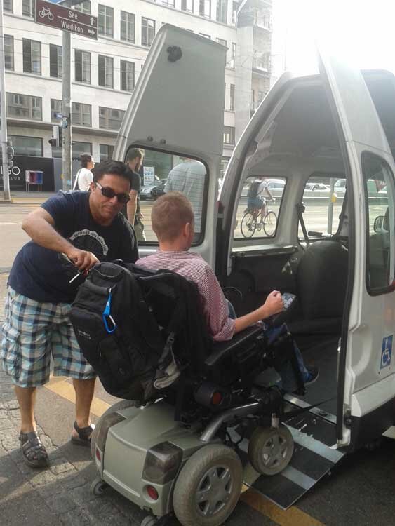 076 712 60 10             
Zusammen mit Partner bietet Rollstuhltaxi Zürich Transporte von Rollstuhlfahrern und behinderten Menschen an.