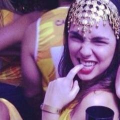 ''Que já é por fora uma moça que encanta
por dentro criança [...]'' @Camilasossolote @bandacine