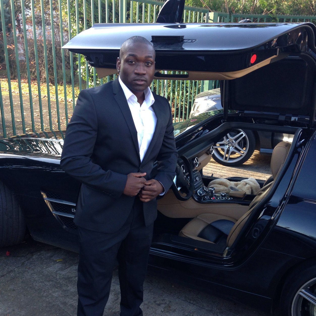 hitchblack's profile picture. A force d'entendre parler de moi, je meurs d'envie de me connaître. Facebook: hitchblack mohssen DIAMOND'S CAR http://t.co/d05Ddrqkcs Instagrame: hitchblack