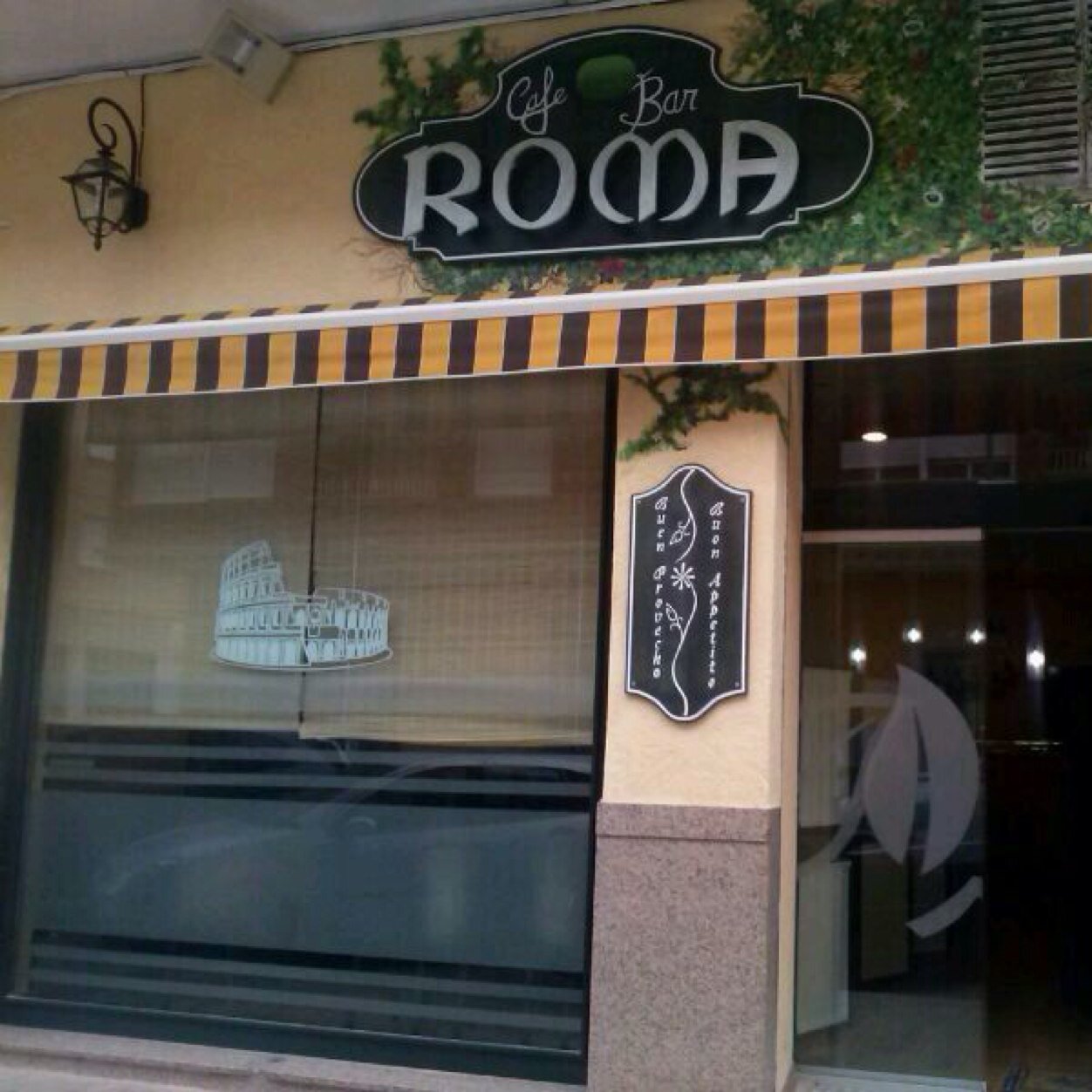 RomaNovelda's profile picture. -Desayunos,almuerzos,comidas/cenas(nueva carta,bocadillos y menús).-Futbol en directo y salon reservado.-Estamos en :C/Ausias March,27.-Facebook:Nuevo Bar Roma.