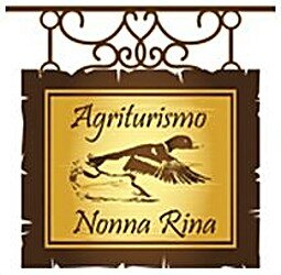Agriturismo con ristorante immerso nella campagna veneta. Oasi di pace e tranquillità. Camere silenziose, cibi genuini. Spazio verde per bimbi e animali.