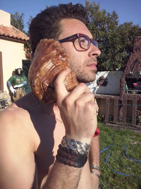 Diplomado en Turismo, Filósofo, Soñador, Cantaó Flamenco y Libre Pensador. Barbateño de Pro, Amante de la buena weeda¡ si me llamas Loco, te lo agradezco¡