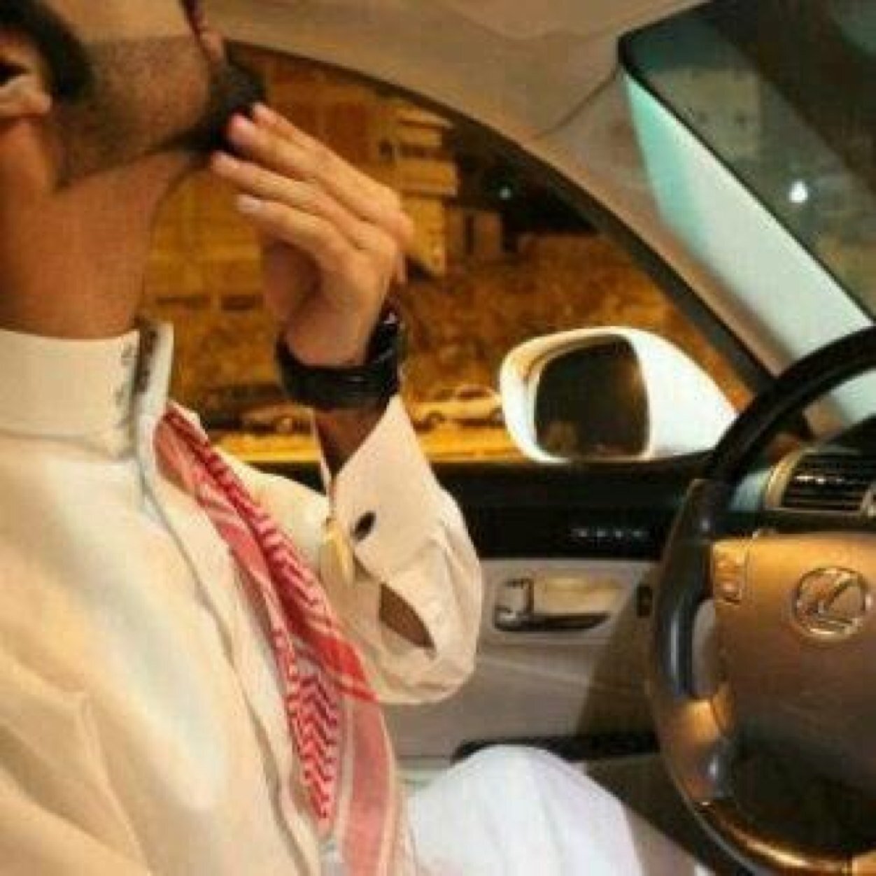 سألني احدهم : لماذا تكتب عن الانثى ؟ فأجبته بكل يقين : انا أكتب عن الحياة ♡'