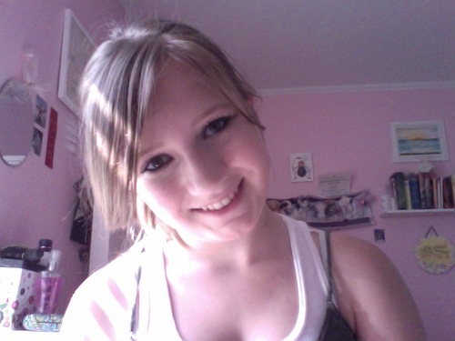 shmoopieluvr's profile picture. Live your life without regrets and smile like you mean it