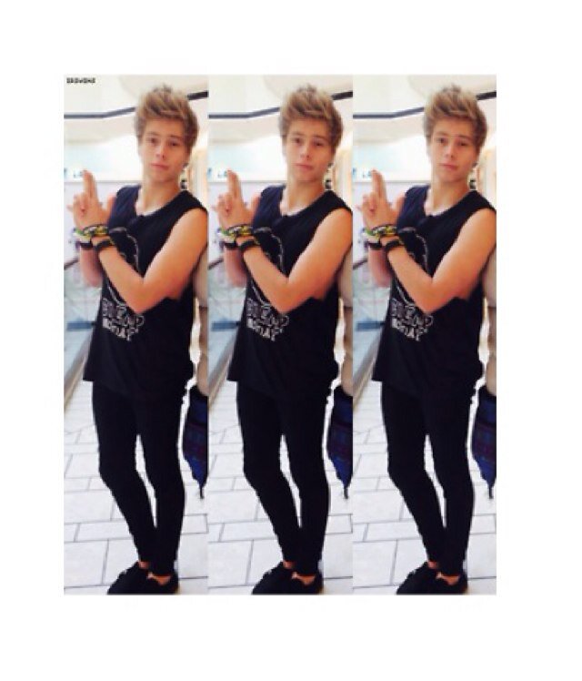 I once met 5 Seconds Of Summer and Luke called me babe, the end.