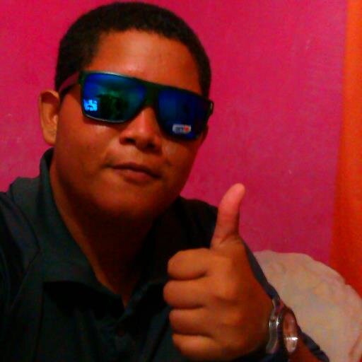 hola Llamo williams Arias soy Caraquista Y Estudio Ingenieria MECNICA. naci El 20 Agosto... y se me Olvido tengo line y WhatsApp