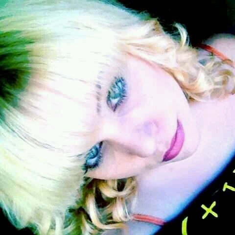 smeeglret's profile picture. Nicole . 22. Socially Awkward.