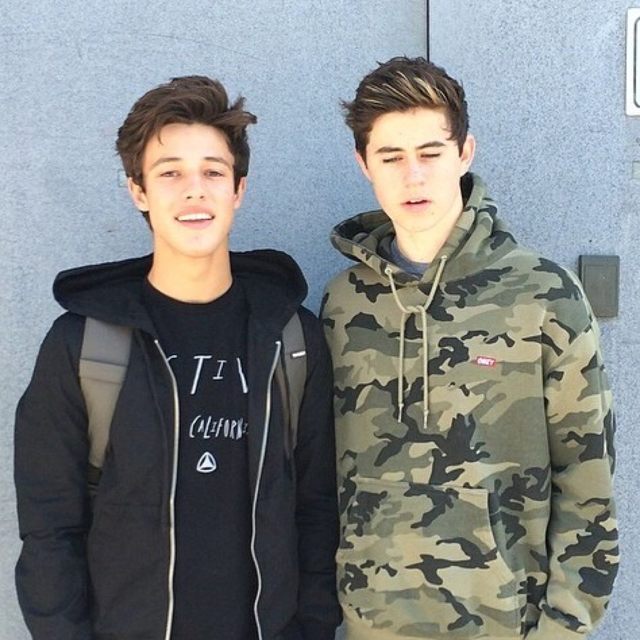 DONT FOLLOW THIS ACCOUNT INSTEAD FOLLOW @dominikacichalX i gave you a free follow so do it or i will unfollow