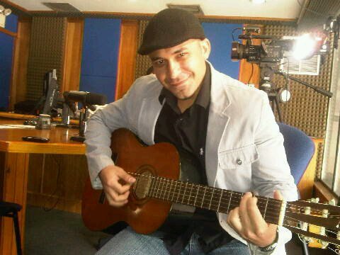 ING. Civil /
Músico: Guitarrista-Cantante