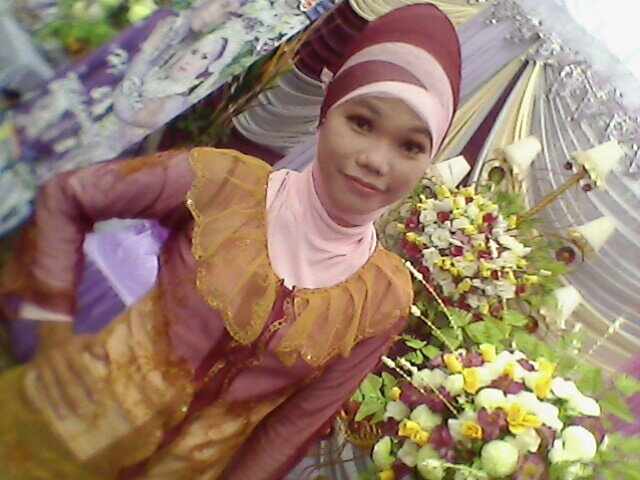 Muhibbah biasa di panggil Idank Chomell * Lahir di Qhueint,08_07_1996 * Sekolah di SMA MAWAR PUTIH XII * FB Muhibbah Muetz Perampok Hati *