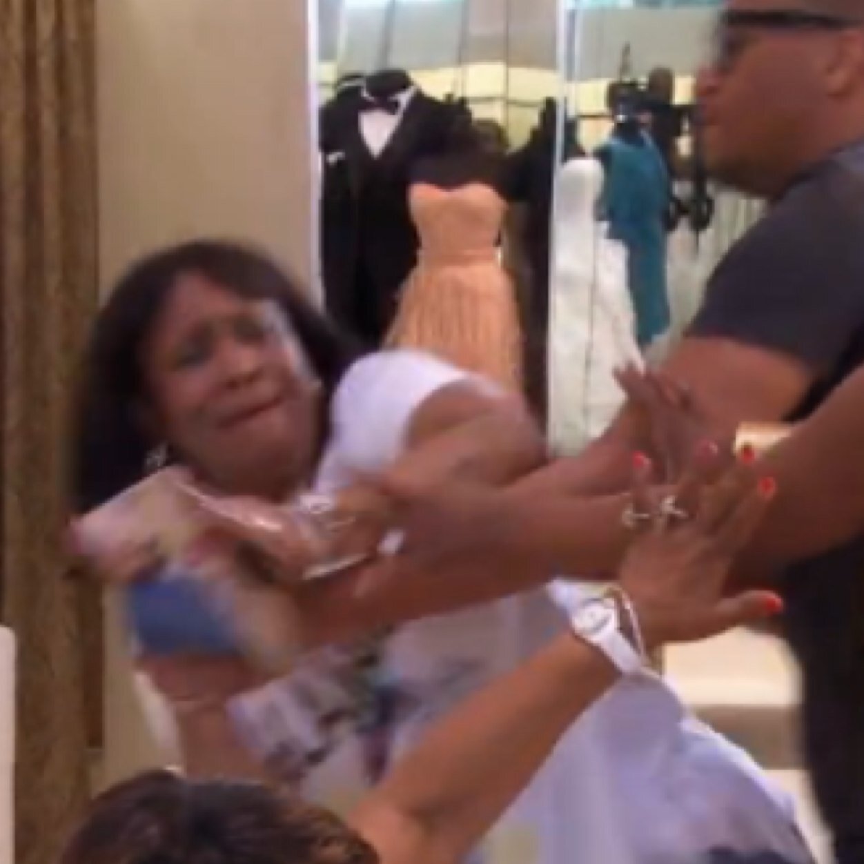 NotRlyMamaJoyce's profile picture. Kandi's ring is small