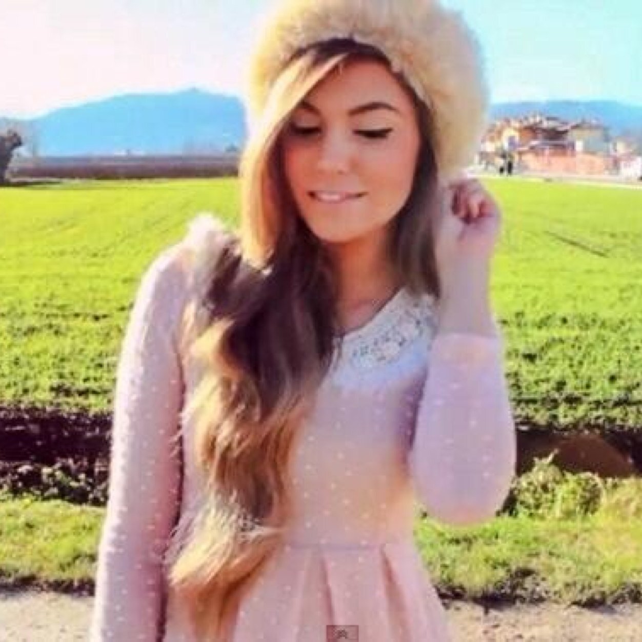 Flcrals's profile picture. Be the same? How? Taken by @Her_MonkeyMan_ I love him so very much he makes my heart skip a beat ❤️