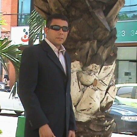 Profesor en Inglés. Padre, Hijo, Músico, Cristiano Católico Entre otros...