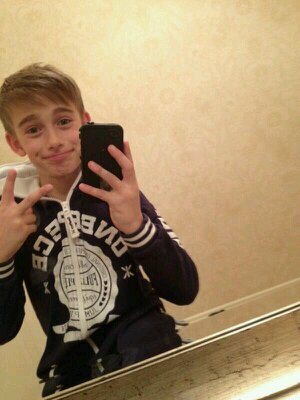 Im a BIG BGirl,Luedizer,and JO!They are all are so cute and talented!Please follow this account of 3 cool boys!http://t.co/H6bMgs0Wza http://t.co/4IxsNLRm6K