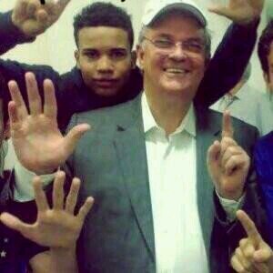 Advogado aposentado, Presidente do Cruzeiro Esporte Clube e proprietário do Mineirão. Perfil humorístico!