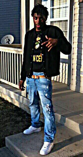 LCMM ..LONCITY MIXXMOBB IS ALL I KNOW. FUCK A BITCH FUCK A THOT THEM BITCHES DOIN DICKS ON OUR BLOCK #GANG #SluttyBoyz #IAmSnoop