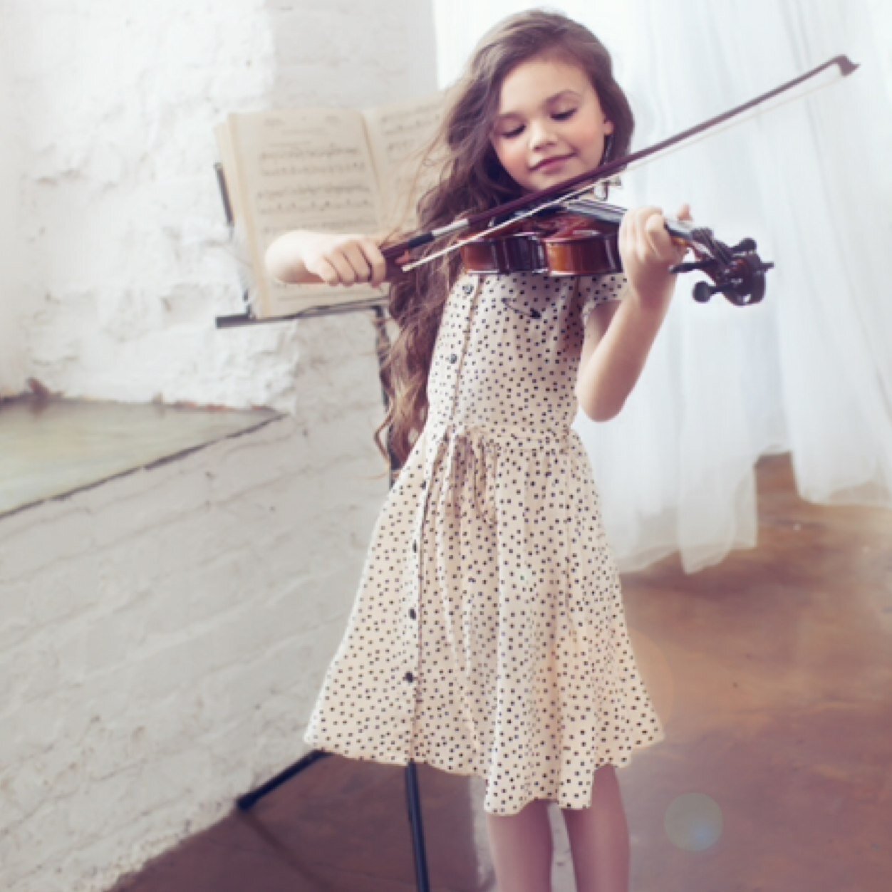 I'm four years old! I love fashion, modeling, and pretty much anything/everything. My mommy, @PixieInPrada and my daddy, @JazzyVampHale are the best people!