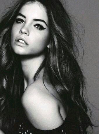 18. hermana mayor de simon, estudie en la escuela de arte de New Jersey