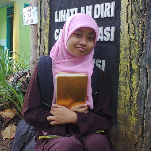 Siswa sekolah, Seveners, Smashblast, 
Suka warna Ungu, biru, putih