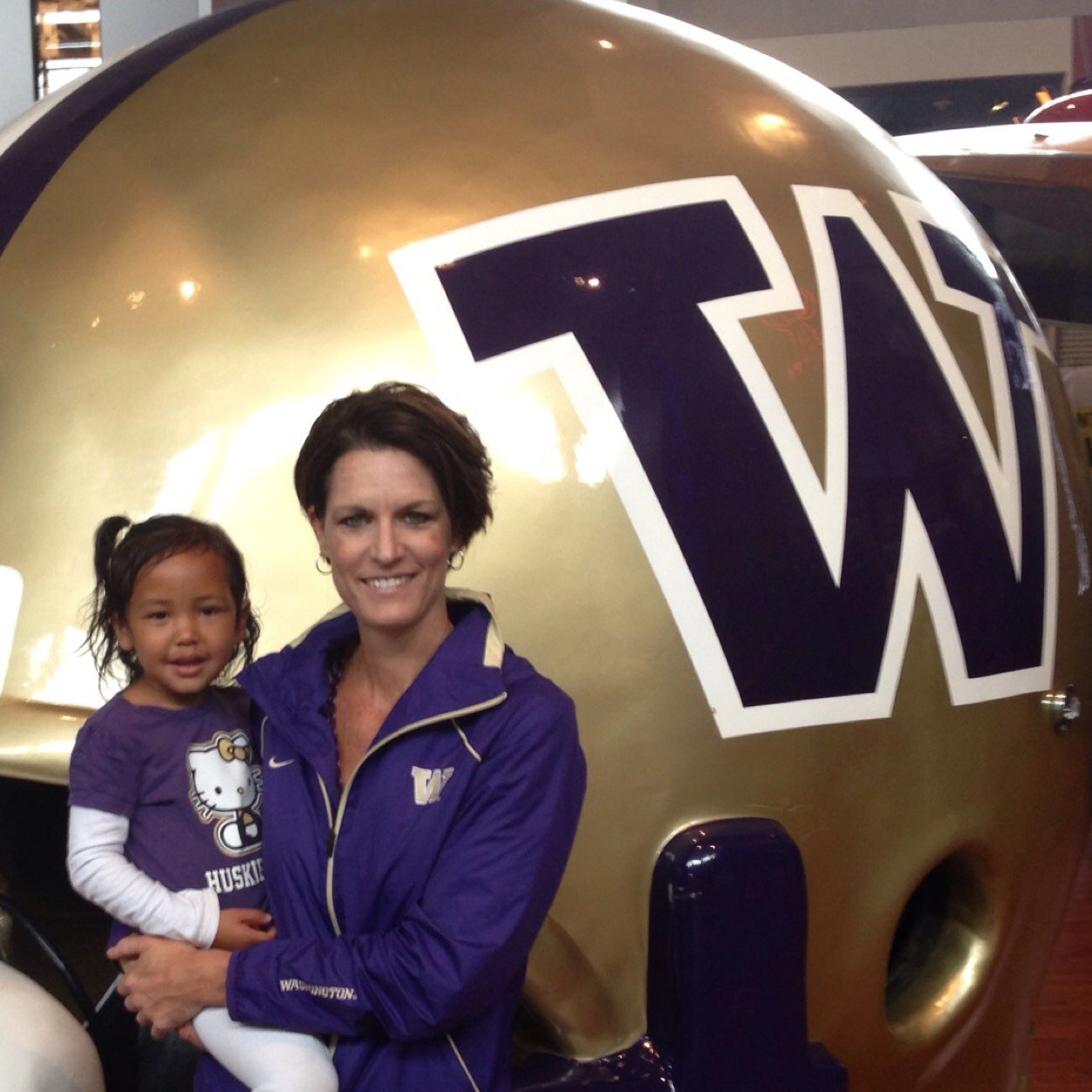 Deputy Athletic Director, University of Washington - Former UW Hooper, Bleeds Purple & Gold. Go Dawgs!