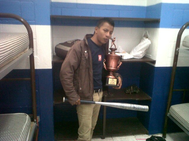 CrisBeisbol's profile picture. Cuando el sabio señala la luna, el ignorante ve el dedo. Vos si sos un mierda va, no revises mi perfil  .l. Fuck