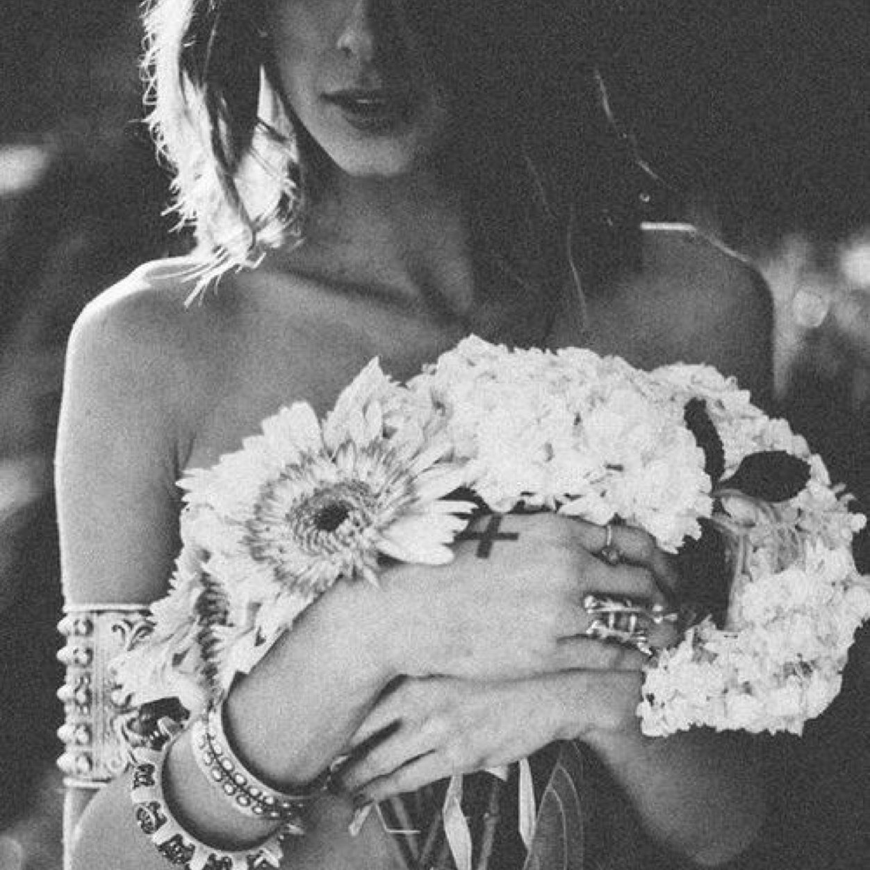 Free spirit. virgo. vegan. Mermaid. Lover of elephants and piglets. Peace. Love. Namaste.