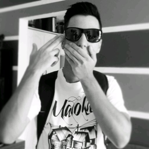 maloqueiro com classe!                                                                   instagram: Alexandreelima snap:Aleelima7