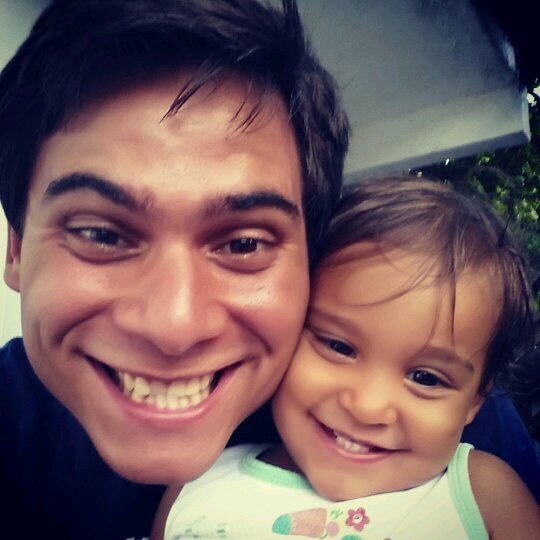 Pai, Marido e surfista nas horas vagas.
