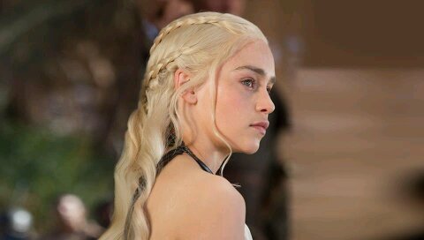 Elsa_RealDisney's profile picture. 21 inviernos. Solitaria,desconfiada...y fria,literalmente. Oculto un gélido secreto...¡Mis guantes no se tocan!{@Elsa_cold}