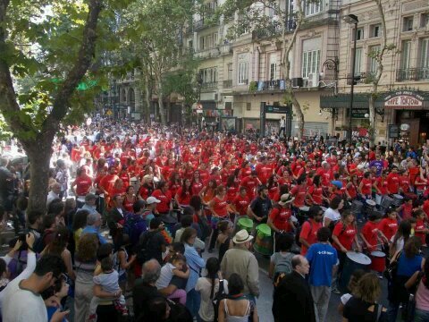 somos parte de la historia y juntos la escribimos!!!la chilinga, y su patio abrieron sus puertas para q todos podamos ser parte de la historia!