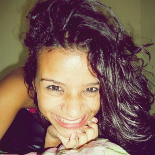 Filha do Deus altíssimo, 21 anos, Noiva, Protetora de animais, estudante de Auxiliar de Veterinária, fã do Jotta A e da Vanessa Mesquita, muito feliz!