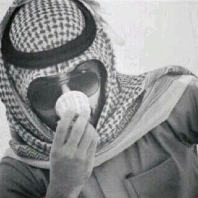 دخلت تشوف وشٓ عندٓي شوف تحت على اليمين مكتوب تابع او follow مدريٓ بس خله يصيٓر أزرق يقولون بيجيب لك السعاده وسعة الصدر / بلاد ماوراء الحنين / في زحمة الرياض