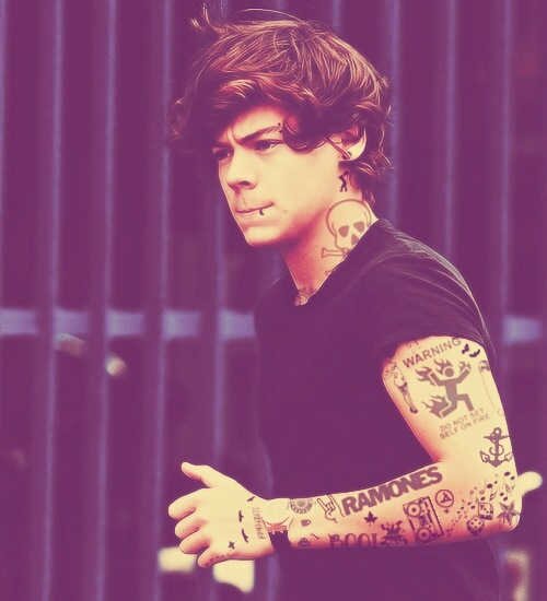 All About Harry Styles♥.       Harry Loves Mangos.