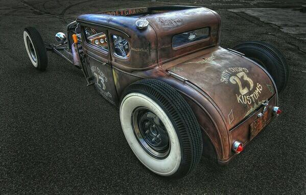 I looked in my mirror and the red lites were blinkin.......... the cops were after my Hotrod Lincoln!!